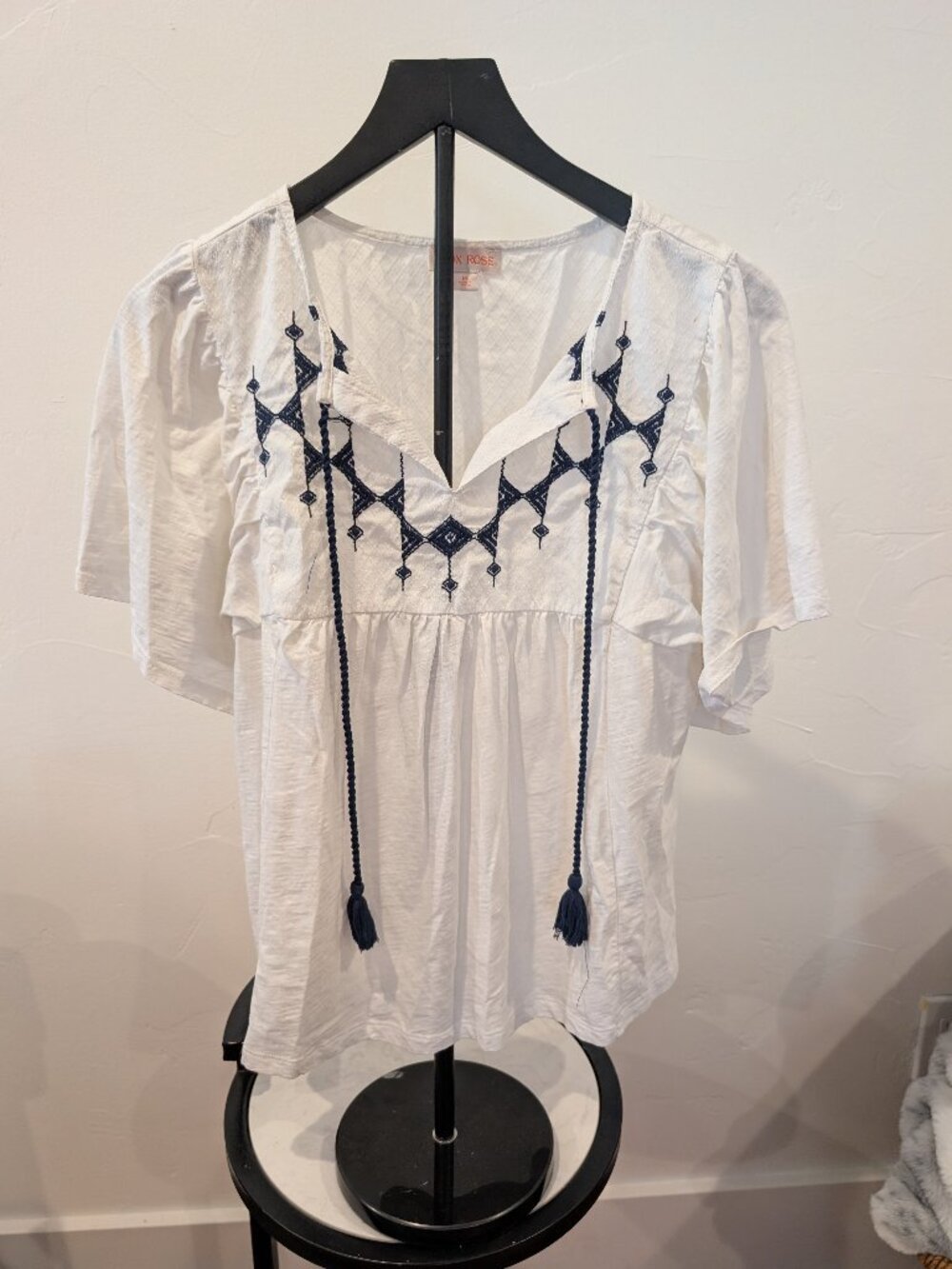 Knox Rose • Embroidered Tassel Peasant Top • White/Navy • Size M